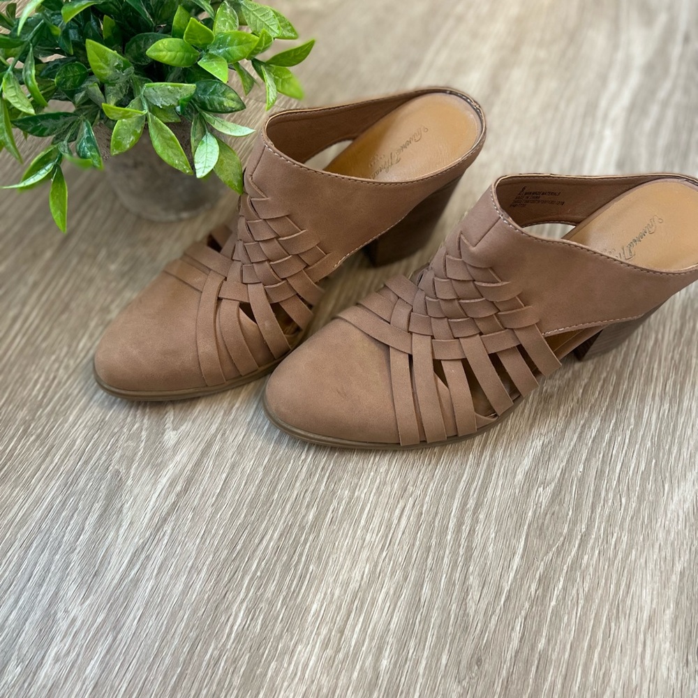 Universal Thread Boots